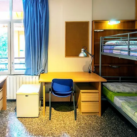אכסניה Residencia Sants *